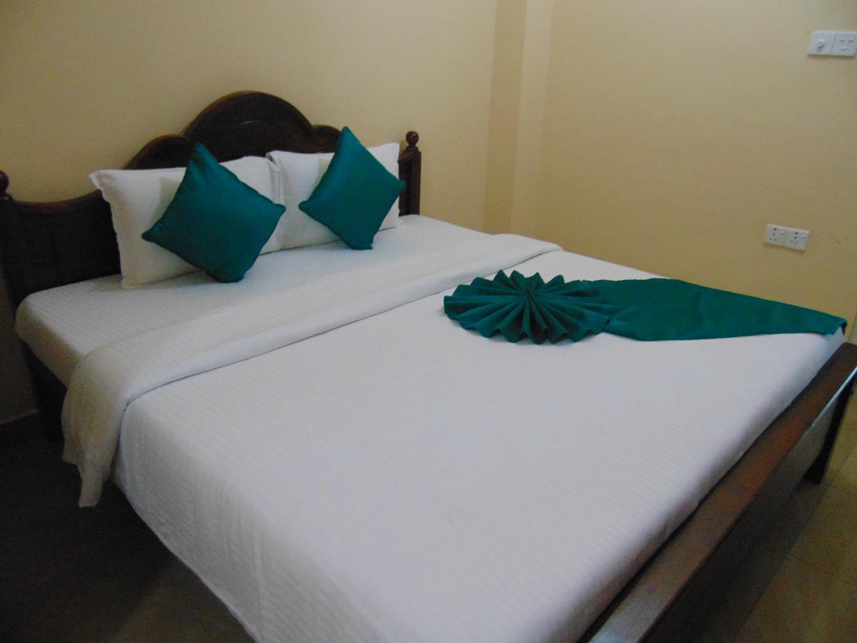 Sri Krishna Bhavan Hotel ฮัตตอน ภายนอก รูปภาพ