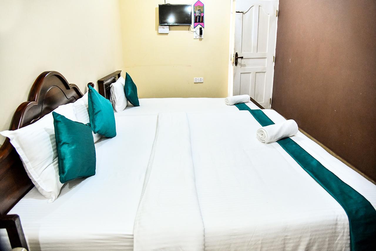 Sri Krishna Bhavan Hotel ฮัตตอน ภายนอก รูปภาพ