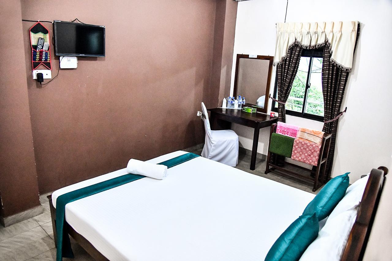 Sri Krishna Bhavan Hotel ฮัตตอน ภายนอก รูปภาพ