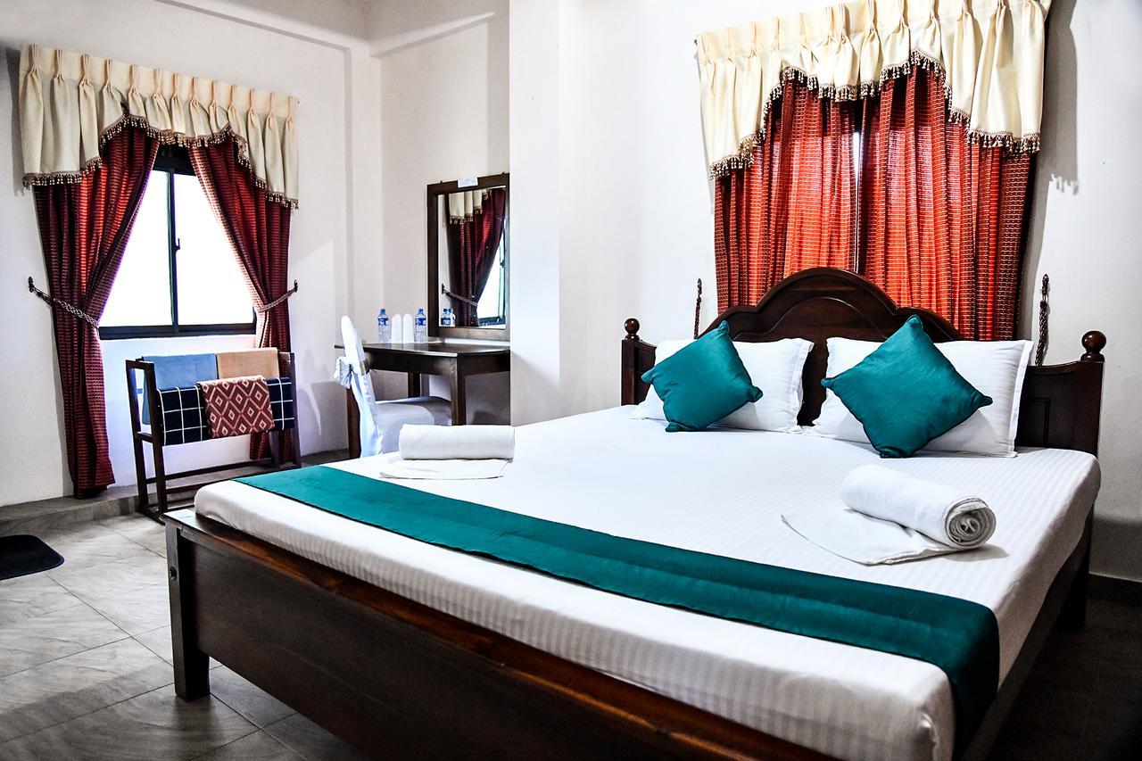 Sri Krishna Bhavan Hotel ฮัตตอน ภายนอก รูปภาพ